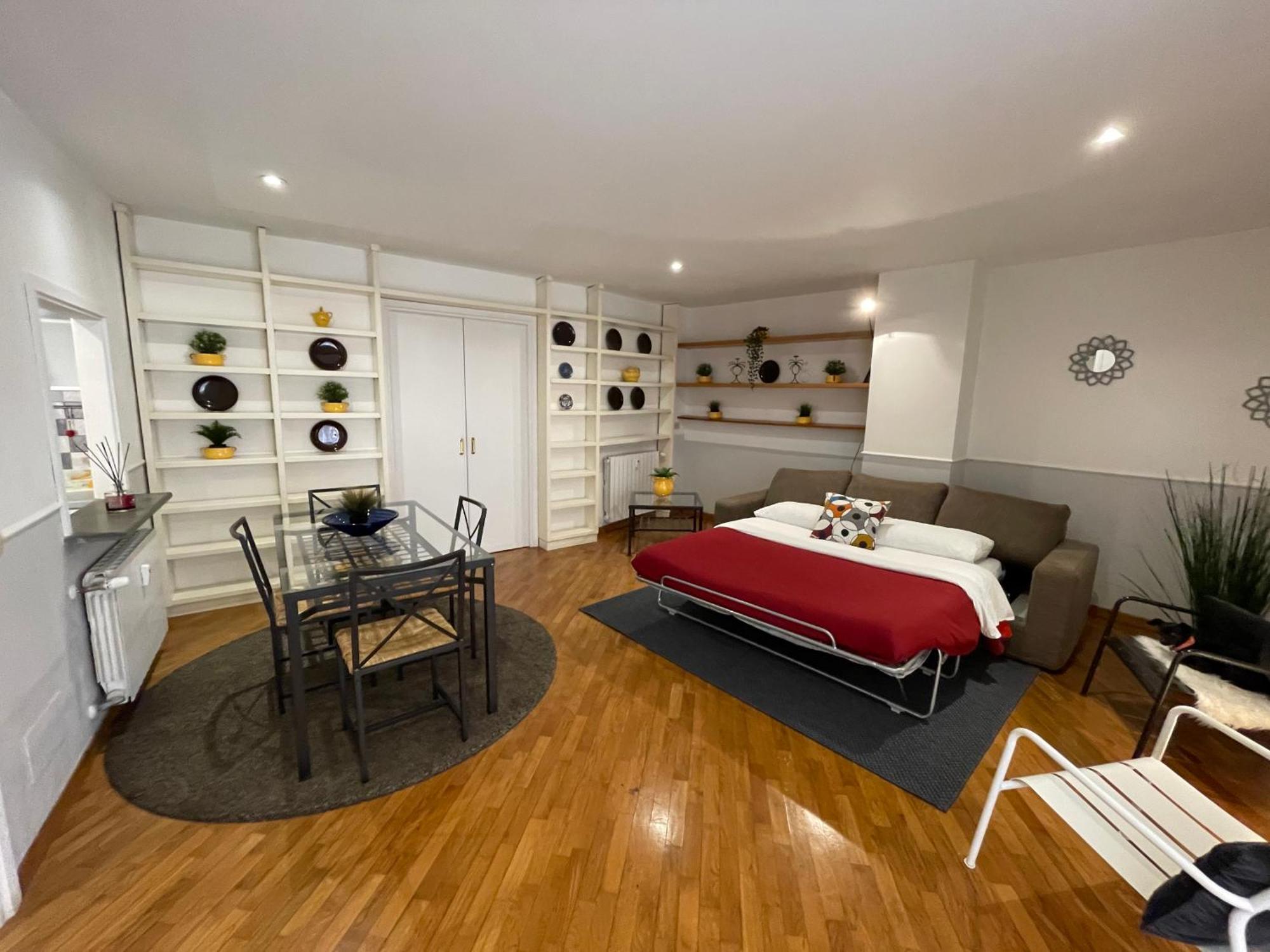 Lovely At Saint Peter's Square Vatican Apartment